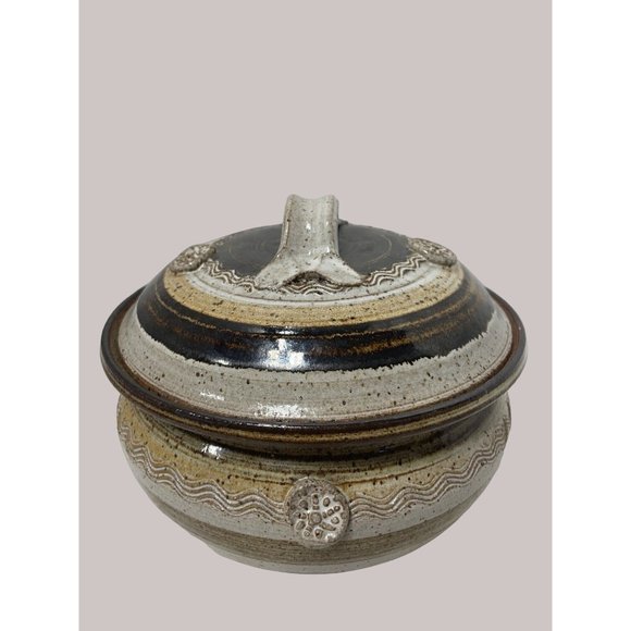 Hobbiest Covered Pottery Dish  6" wide 3" high 5" to top of cover when on Brown/ - Picture 3 of 10